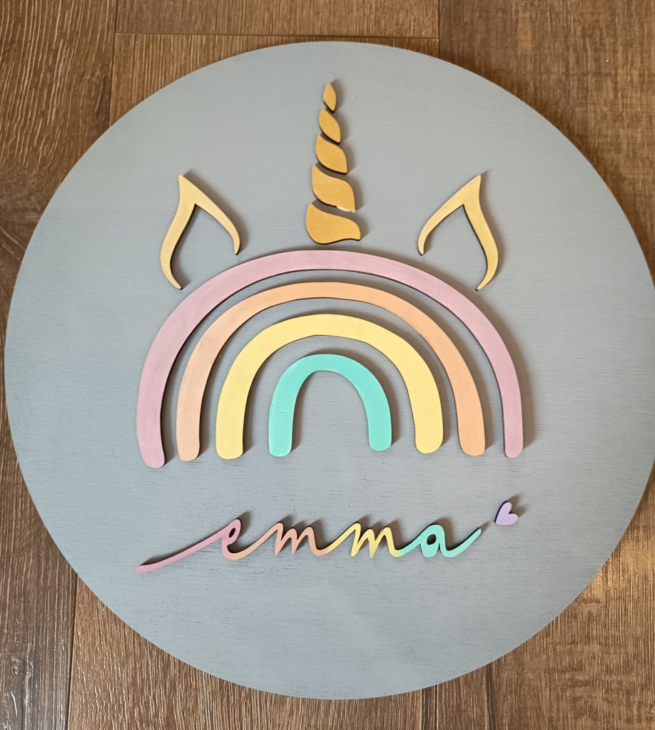 Unikornis névtábla festett